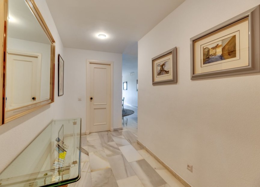 Resale - Apartment - Middle Floor Apartment - Marbella - Nueva Andalucia