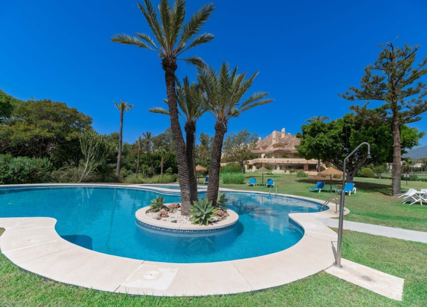 Resale - Apartment - Middle Floor Apartment - Marbella - Nueva Andalucia