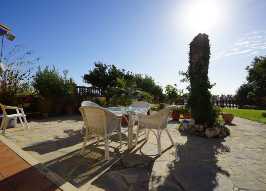 Resale - House - Detached Villa - Estepona - El Padron