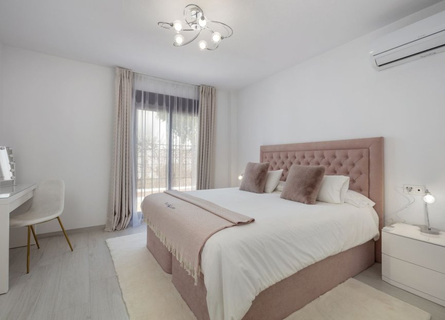 Resale - Apartment - Nueva Andalucía - Nueva Andalucia