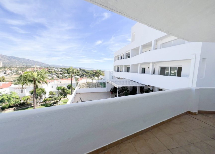 Resale - Apartment - Middle Floor Apartment - Marbella - Nueva Andalucia