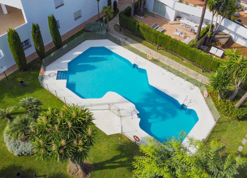 Resale - Apartment - Middle Floor Apartment - Marbella - Nueva Andalucia