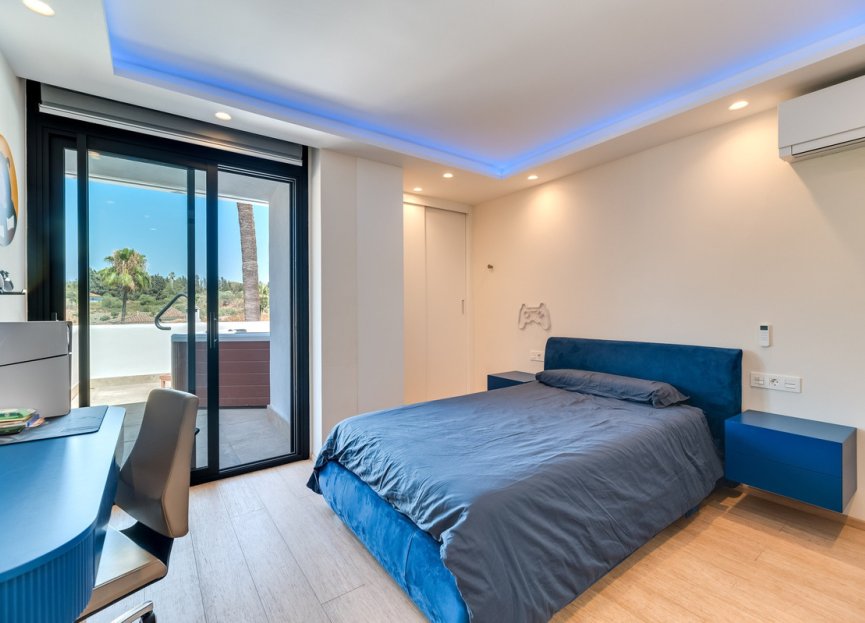 Resale - Apartment - Middle Floor Apartment - Marbella - Nueva Andalucia