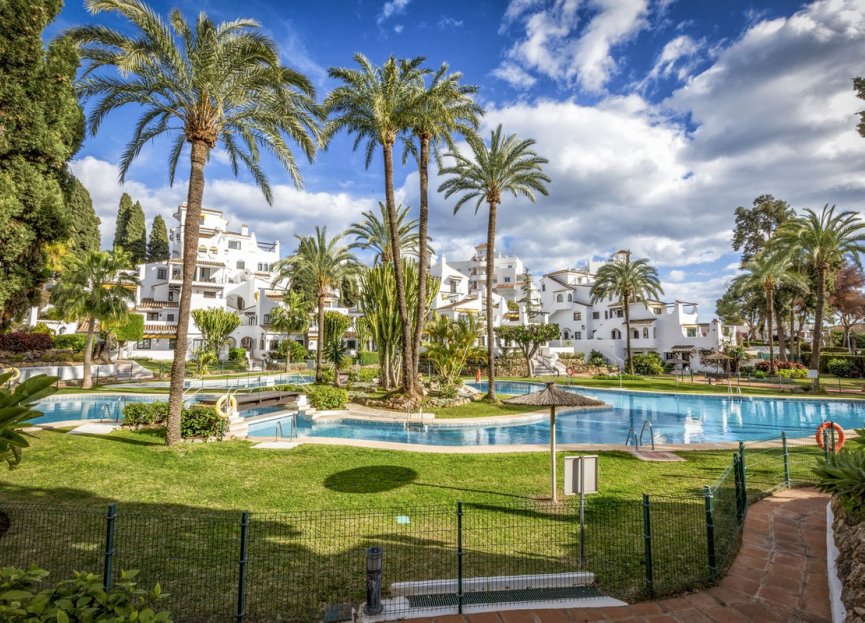 Resale - Apartment - Ground Floor Apartment - Marbella - Nueva Andalucia