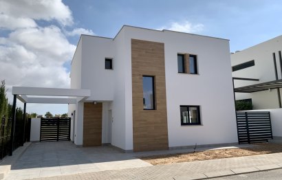 Obra nueva - Casa - Roda Golf