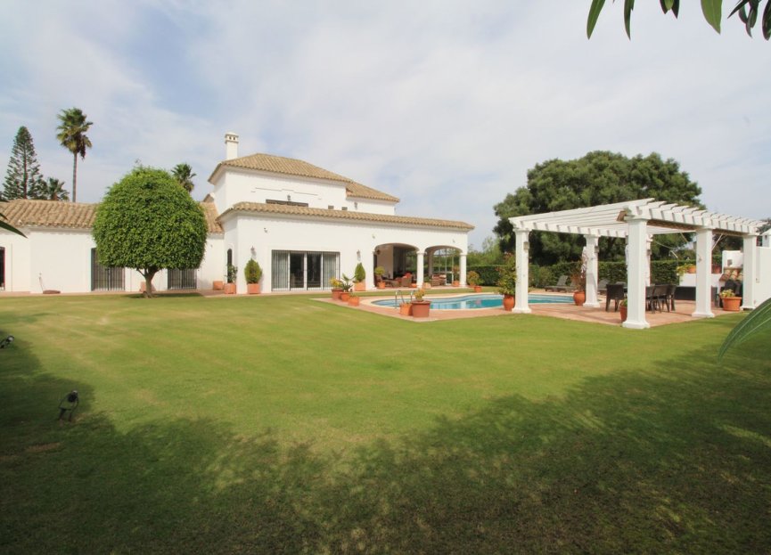 Resale - House - Detached Villa - Sotogrande