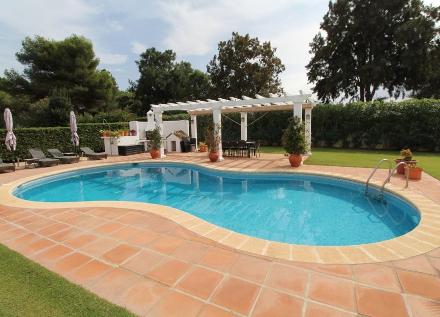 Resale - House - Detached Villa - Sotogrande