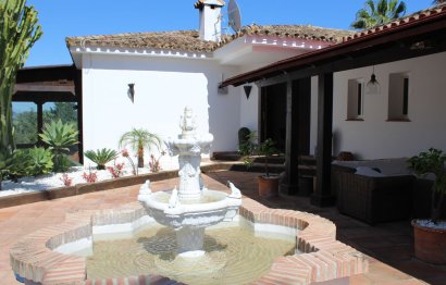 Resale - House - Detached Villa - Sotogrande