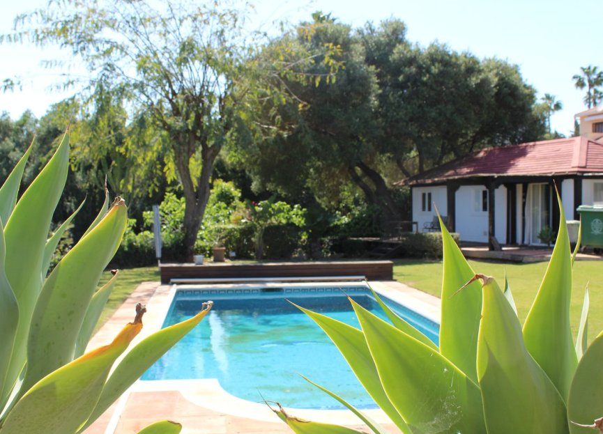 Resale - House - Detached Villa - Sotogrande