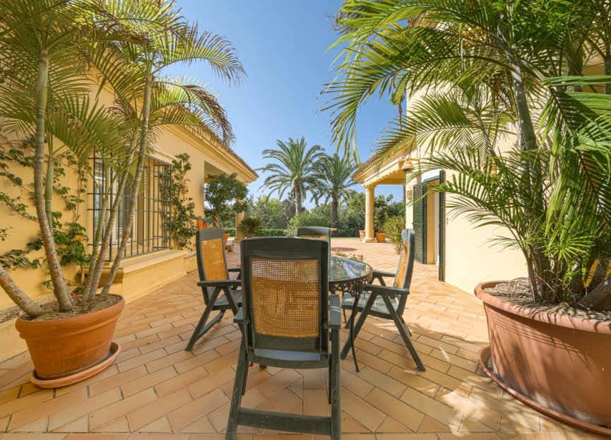 Resale - House - Detached Villa - Sotogrande