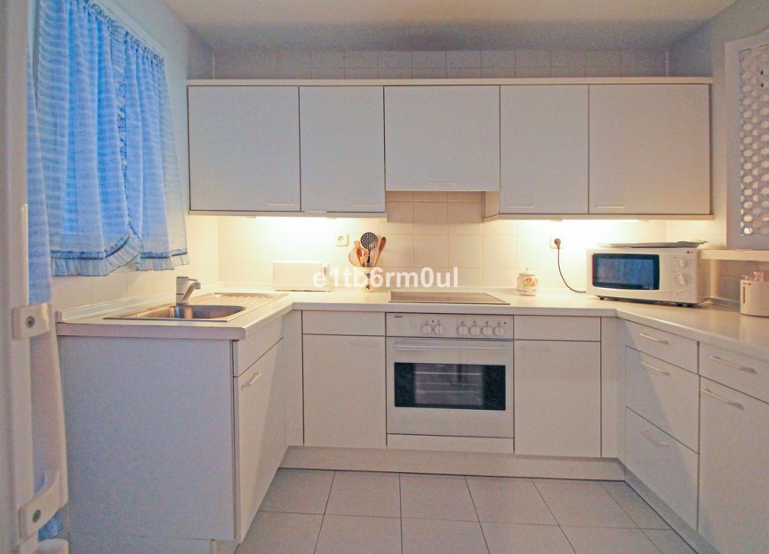 Resale - Apartment - Ground Floor Apartment - Marbella - The Golden Mile