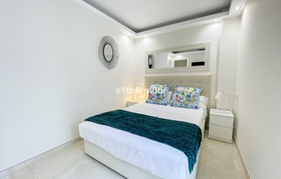 Resale - Apartment - Middle Floor Apartment - Marbella - Puerto Banús