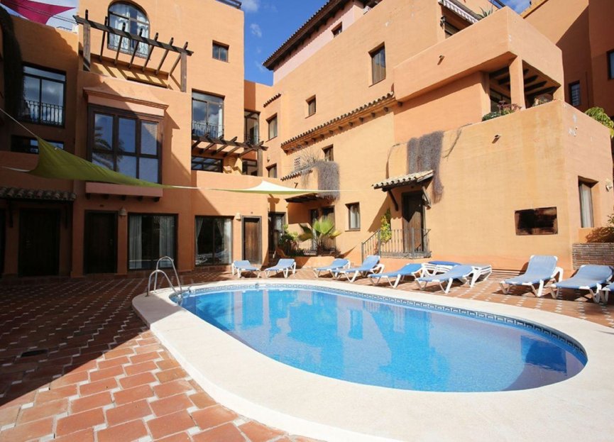 Resale - Apartment - Middle Floor Apartment - Estepona - Estepona Centro