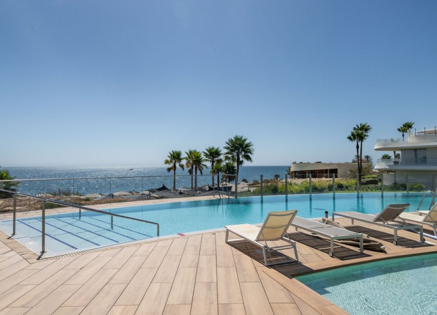 Resale - Apartment - Middle Floor Apartment - Estepona - Estepona Centro