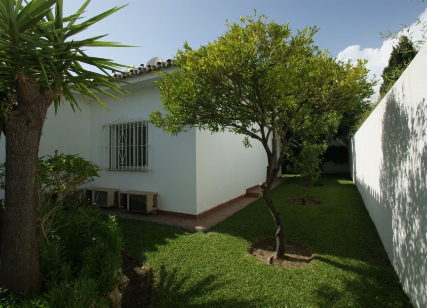 Resale - House - Detached Villa - Marbella - Nueva Andalucia