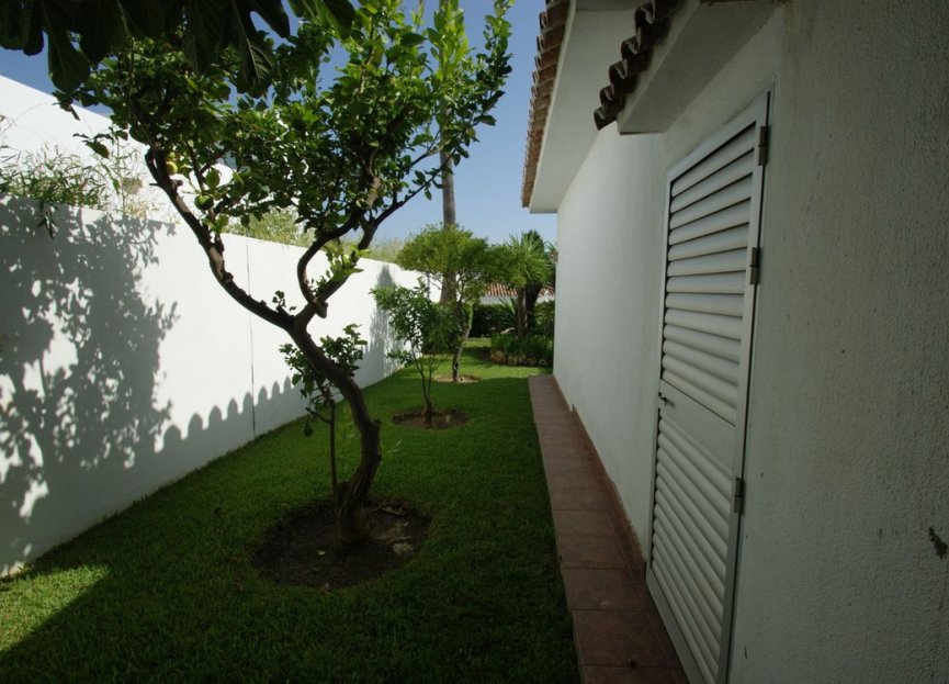 Resale - House - Detached Villa - Marbella - Nueva Andalucia