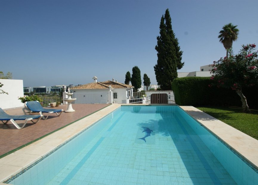 Resale - House - Detached Villa - Marbella - Nueva Andalucia