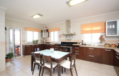 Resale - House - Detached Villa - Marbella - Artola