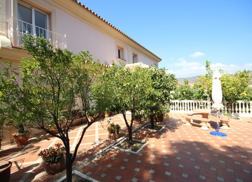 Resale - House - Detached Villa - Marbella - Artola