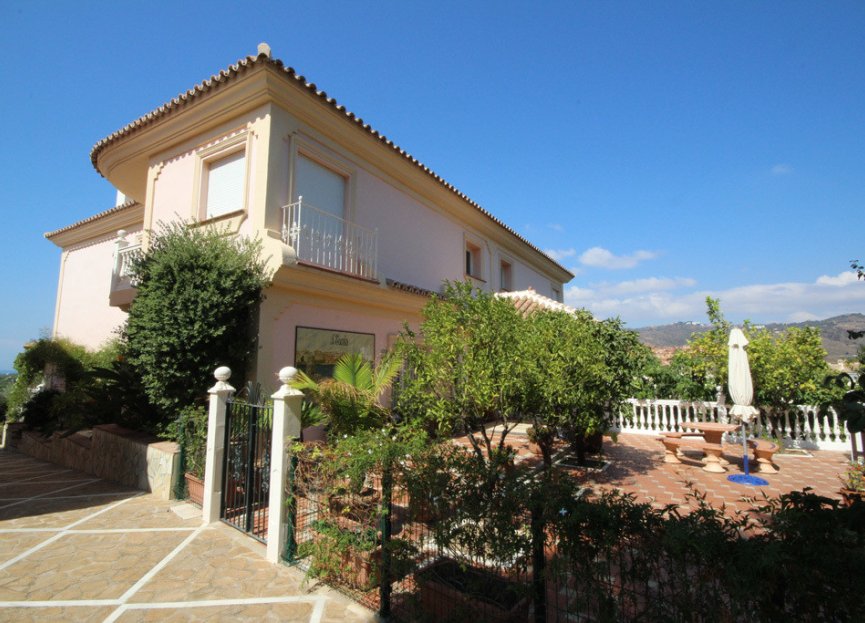 Reventa - House - Detached Villa - Marbella - Artola