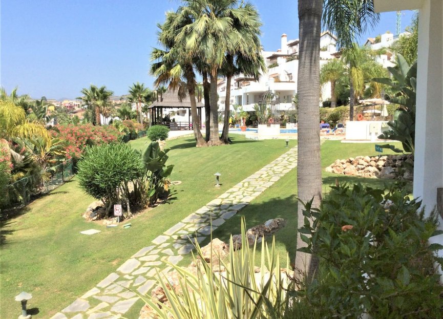 Resale - Apartment - Ground Floor Apartment - Marbella - Nueva Andalucia