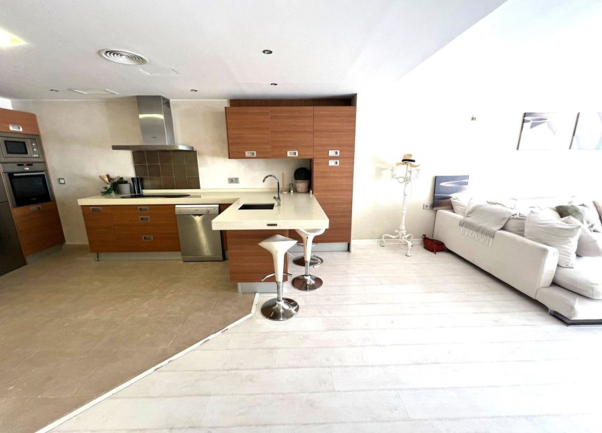 Resale - Apartment - Middle Floor Apartment - Marbella - Puerto Banús