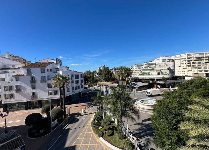 Resale - Apartment - Middle Floor Apartment - Marbella - Puerto Banús