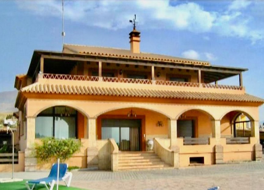 Resale - House - Finca - Cortijo - Estepona - Estepona Centro