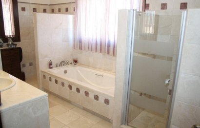 Resale - House - Finca - Cortijo - Estepona - Estepona Centro