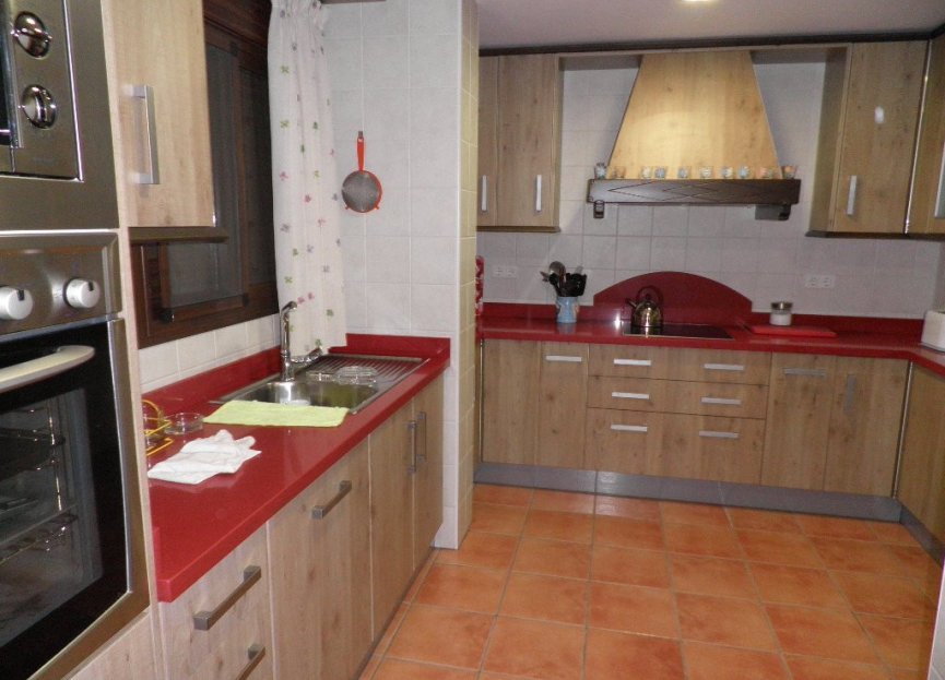 Resale - House - Detached Villa - Estepona - Estepona Centro