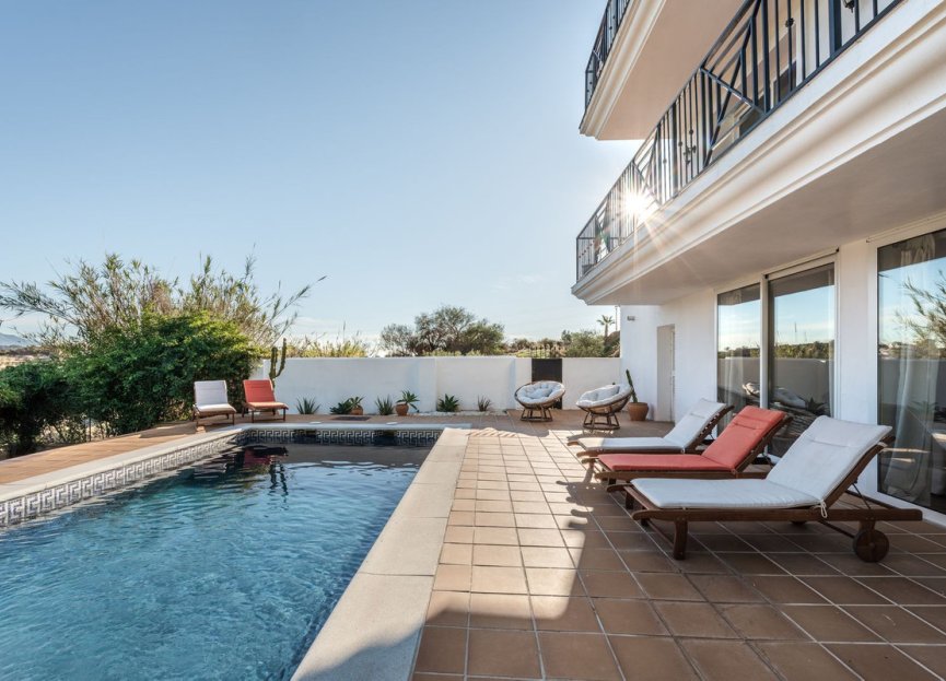 Resale - House - Detached Villa - Estepona - Estepona Centro