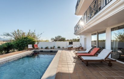 Resale - House - Detached Villa - Estepona - Estepona Centro