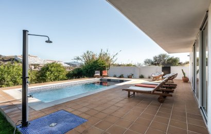 Resale - House - Detached Villa - Estepona - Estepona Centro