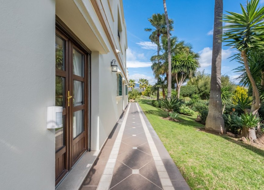 Resale - House - Detached Villa - Estepona - Estepona Centro