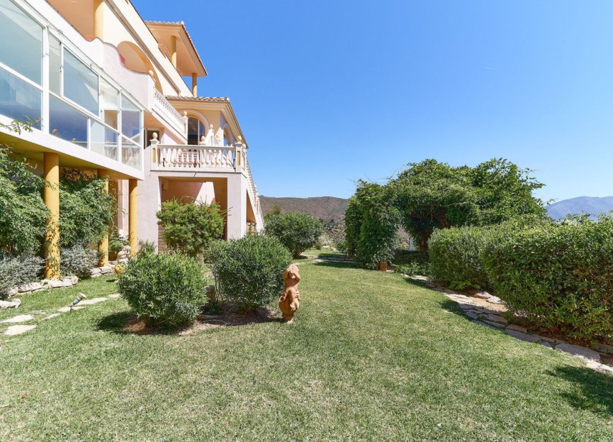 Resale - House - Detached Villa - Marbella - La Mairena