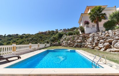 Resale - House - Detached Villa - Marbella - La Mairena