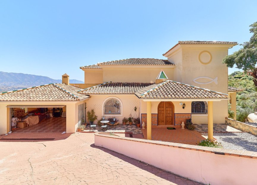 Resale - House - Detached Villa - Marbella - La Mairena