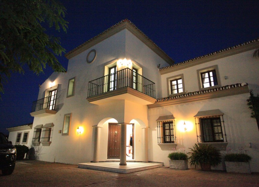 Resale - House - Detached Villa - Estepona - Cancelada