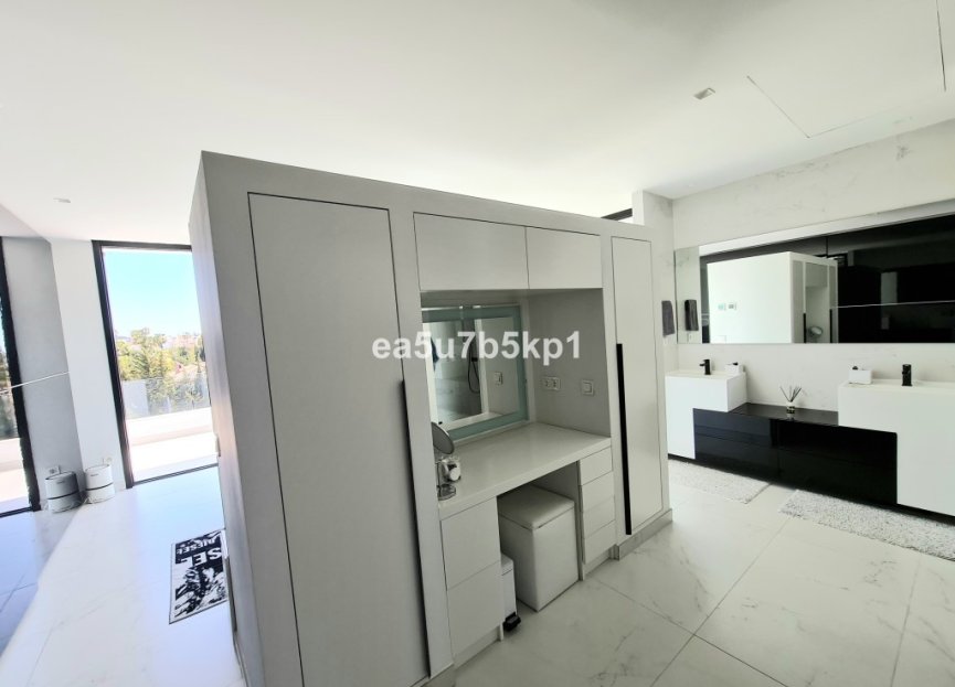 Resale - House - Detached Villa - Estepona - New Golden Mile