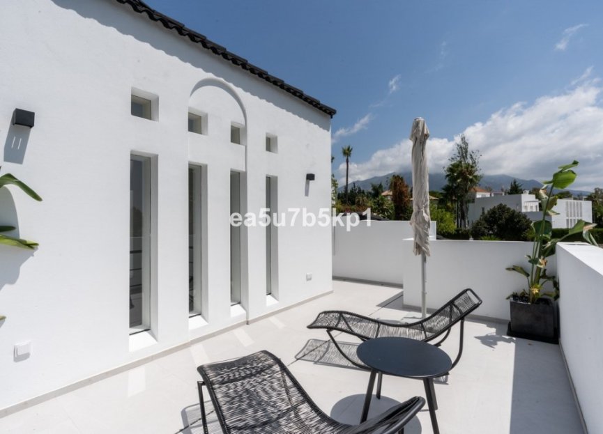 Reventa - House - Detached Villa - Marbella - Nueva Andalucia