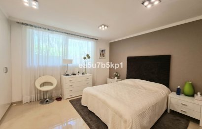 Resale - House - Semi-Detached House - Marbella