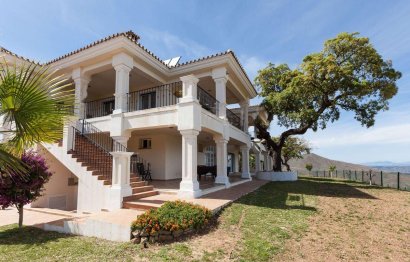 Resale - House - Detached Villa - Marbella - La Mairena