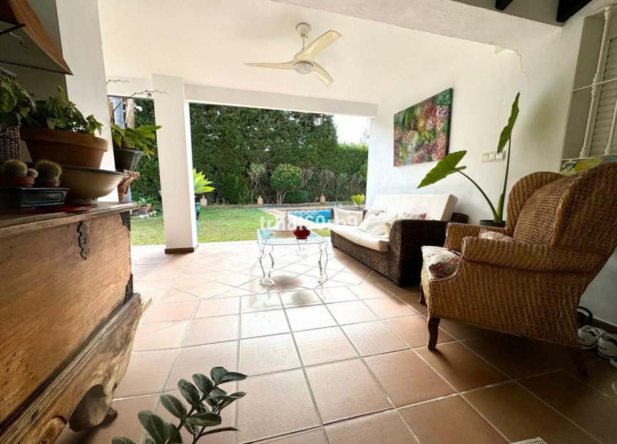 Resale - House - Detached Villa - Estepona - Atalaya