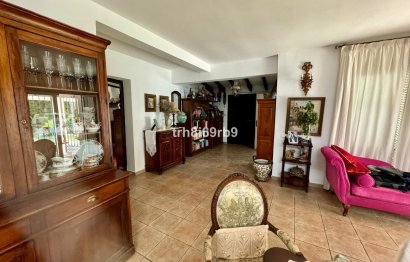 Resale - House - Detached Villa - Estepona - Atalaya