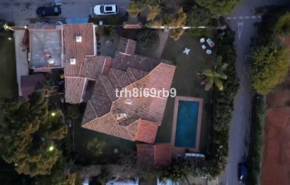 Resale - House - Detached Villa - Estepona - Atalaya