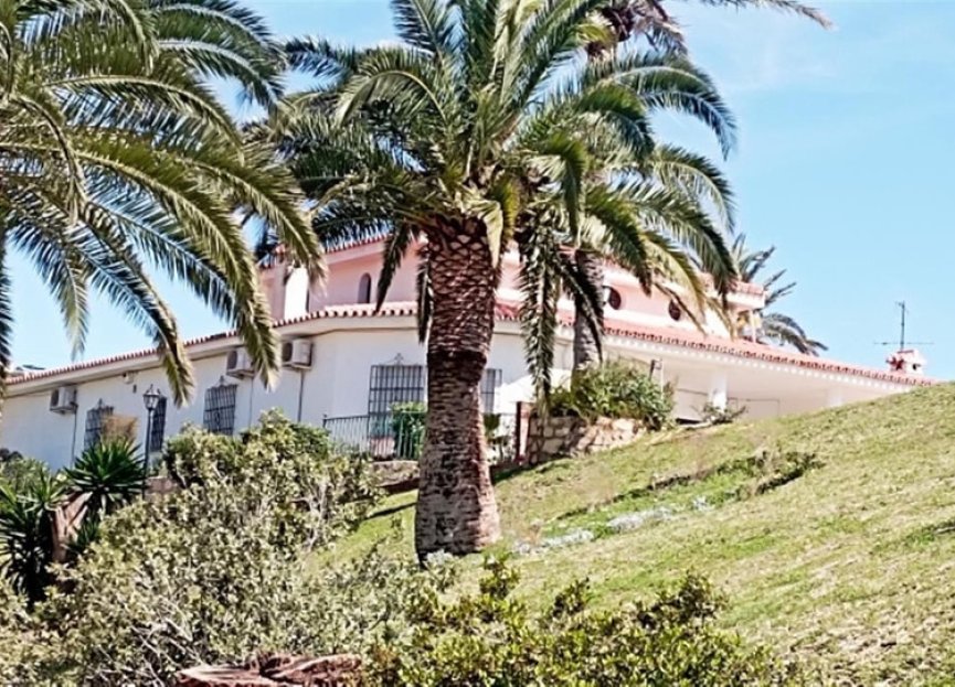 Resale - House - Detached Villa - Benalmádena - Benalmadena Costa