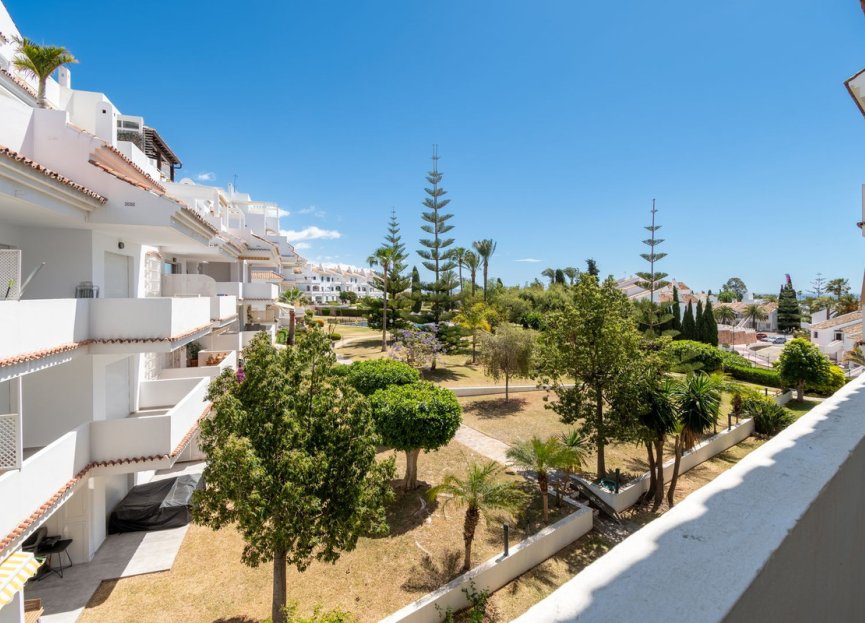 Resale - Apartment - Middle Floor Apartment - Marbella - Nueva Andalucia