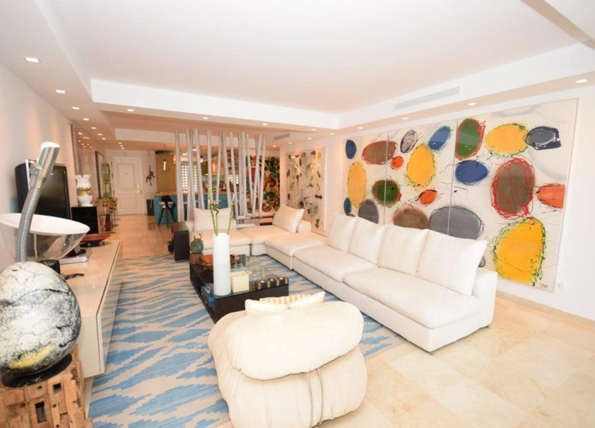 Resale - Apartment - Middle Floor Apartment - Estepona - Costalita