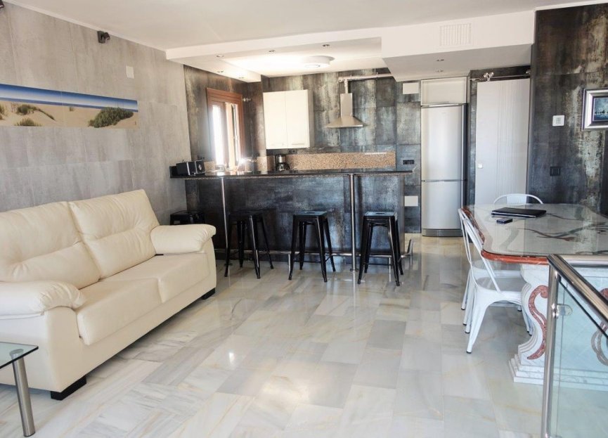 Resale - Apartment - Middle Floor Apartment - Marbella - Puerto Banús