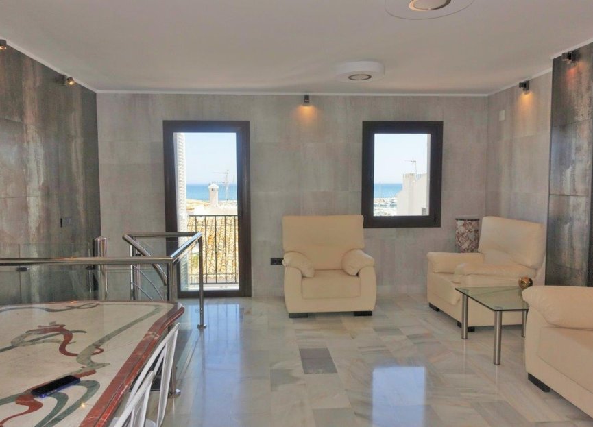 Resale - Apartment - Middle Floor Apartment - Marbella - Puerto Banús